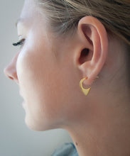 Load image into Gallery viewer, Affilata Gold Earrings