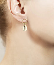 Load image into Gallery viewer, Cowrie Ring Earrings