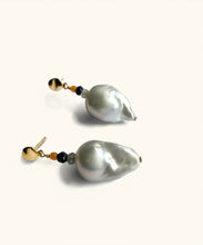Load image into Gallery viewer, Dea Dia Baroque Pearl Gem Earrings