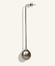 Load image into Gallery viewer, Tahitian teardrop pearl earrings