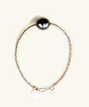 Load image into Gallery viewer, Tahitian black pearl silver bracelet
