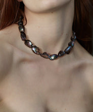 Load image into Gallery viewer, Artemisia peacock pearl necklace
