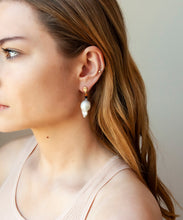 Load image into Gallery viewer, Dea Dia Baroque Pearl Gem Earrings
