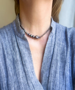 Asymmetric black pearl necklace