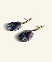 Load image into Gallery viewer, Artemisia peacock pearl earrings

