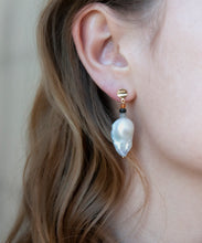 Load image into Gallery viewer, Dea Dia baroque pearl gem earrings
