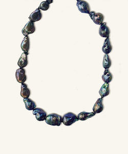 Artemisia peacock pearl necklace