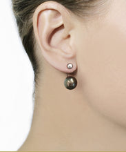 Load image into Gallery viewer, Tahitian black pearl &amp; silver stud earring
