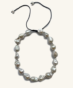 Bounty white baroque pearl necklace